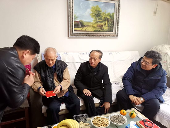 慰問(wèn)老干部53_副本.jpg
